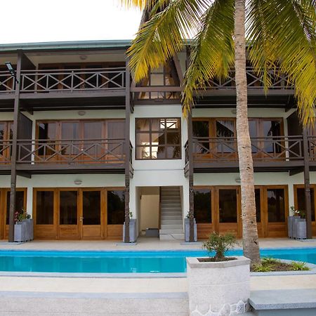 Hotel Baobab Cafe Morondava Bagian luar foto
