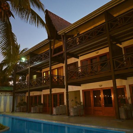Hotel Baobab Cafe Morondava Bagian luar foto