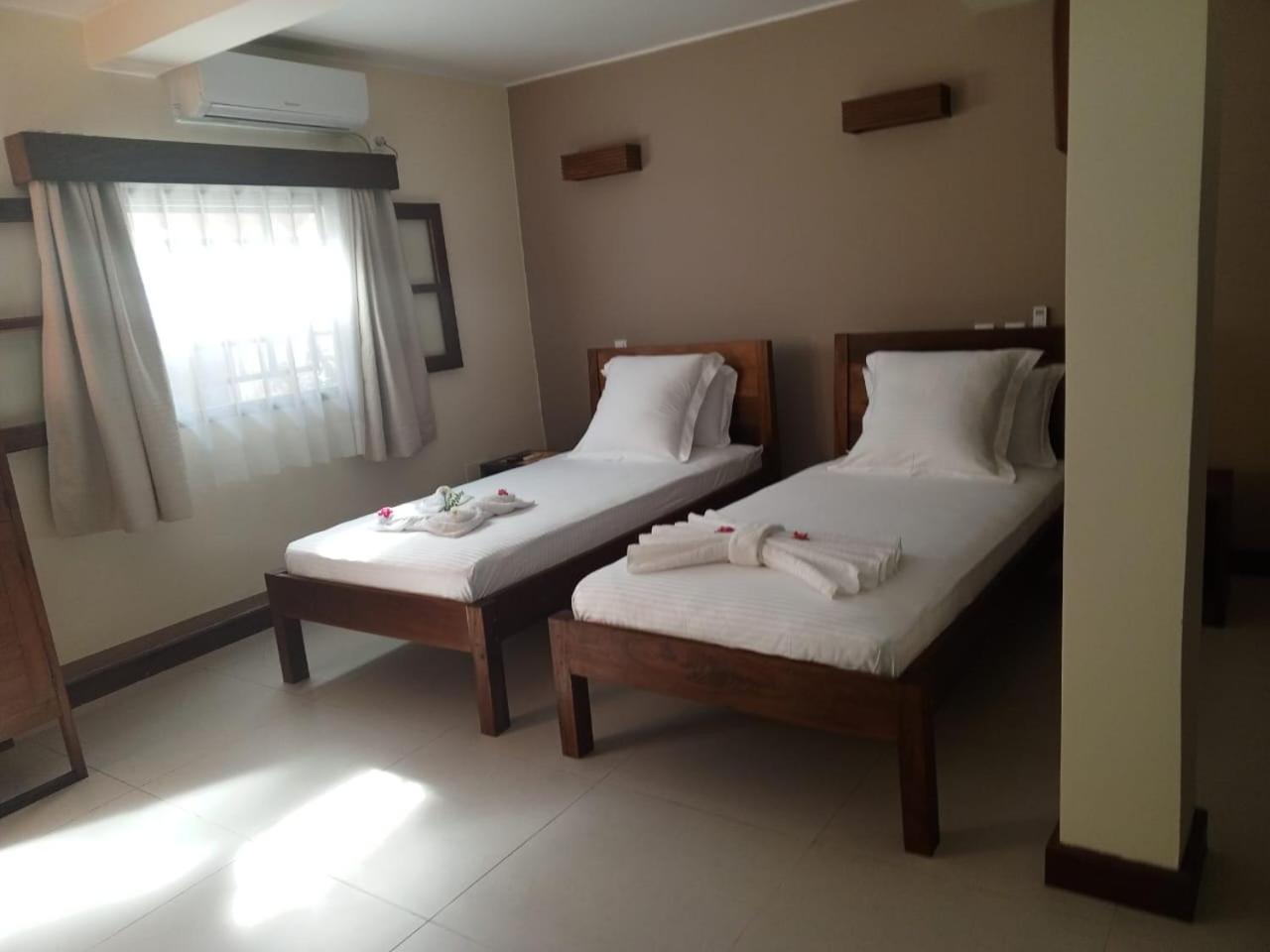 Hotel Baobab Cafe Morondava Bagian luar foto