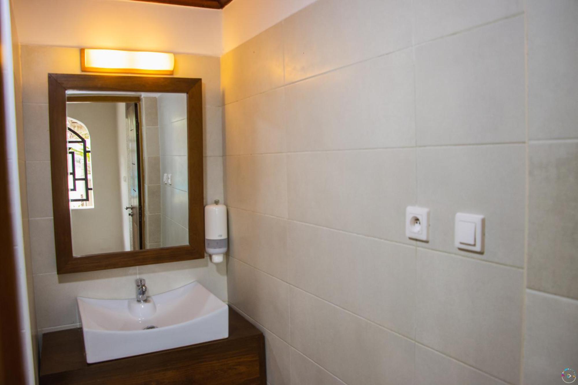 Hotel Baobab Cafe Morondava Bagian luar foto