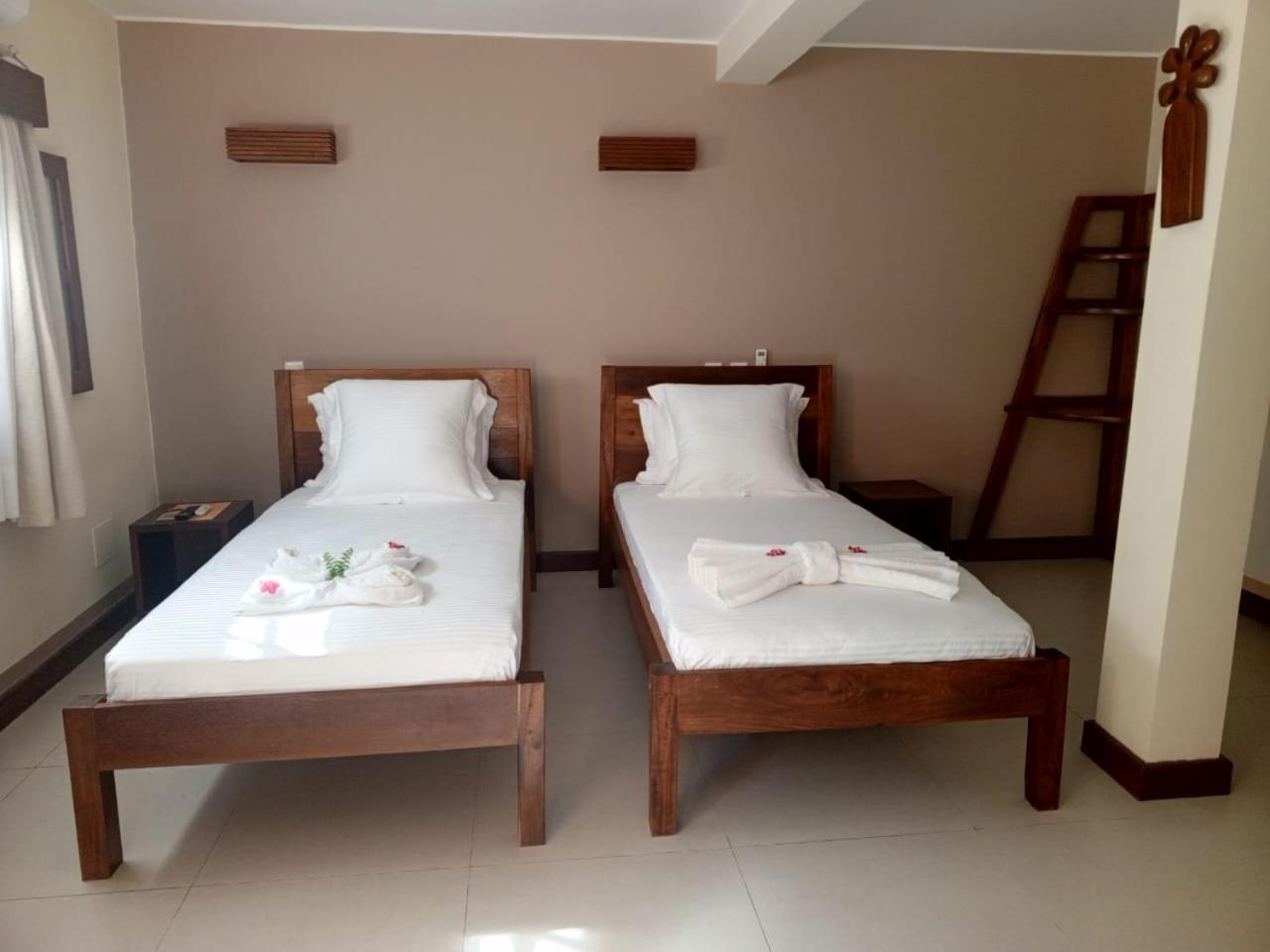 Hotel Baobab Cafe Morondava Bagian luar foto