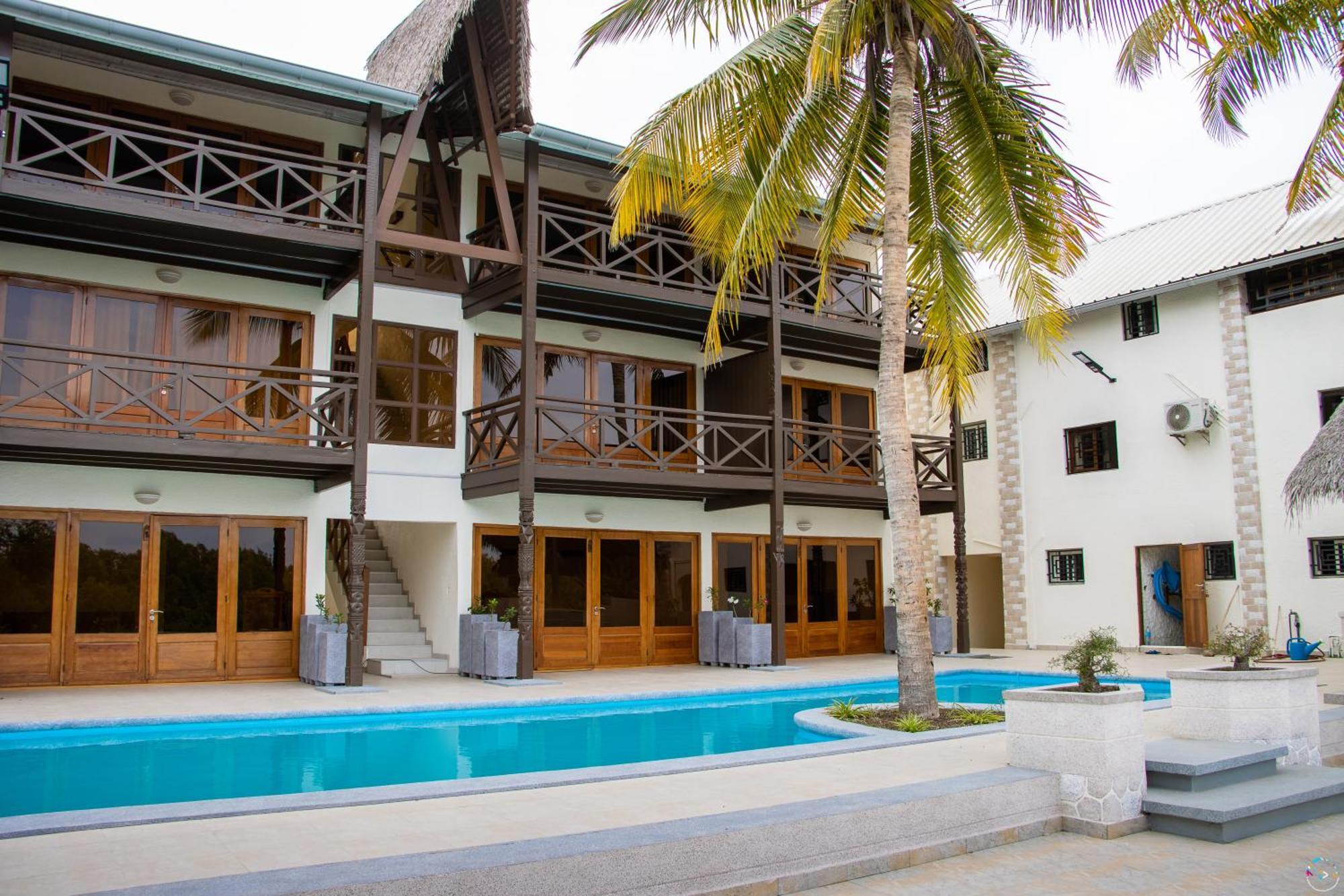 Hotel Baobab Cafe Morondava Bagian luar foto