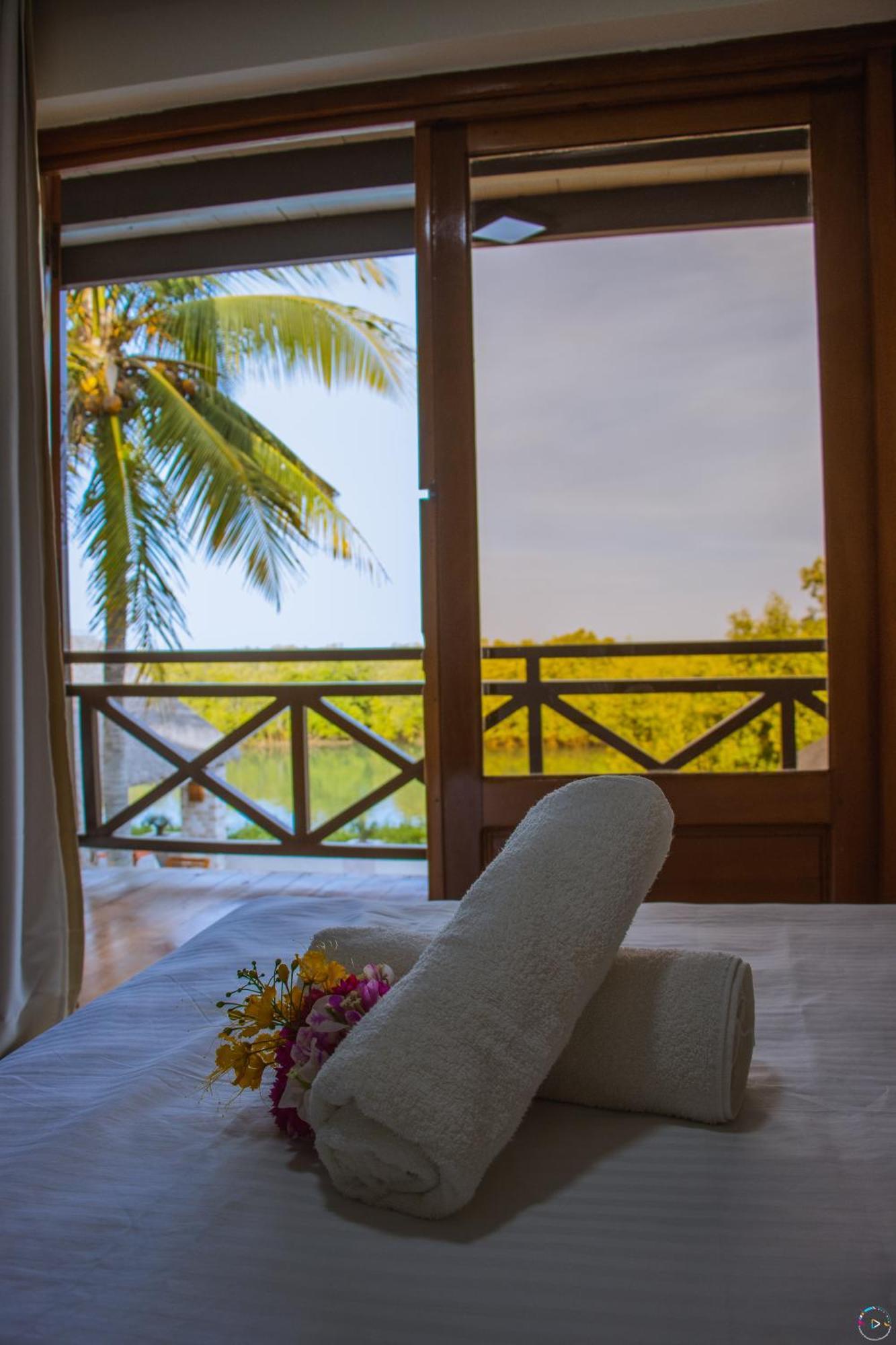 Hotel Baobab Cafe Morondava Bagian luar foto