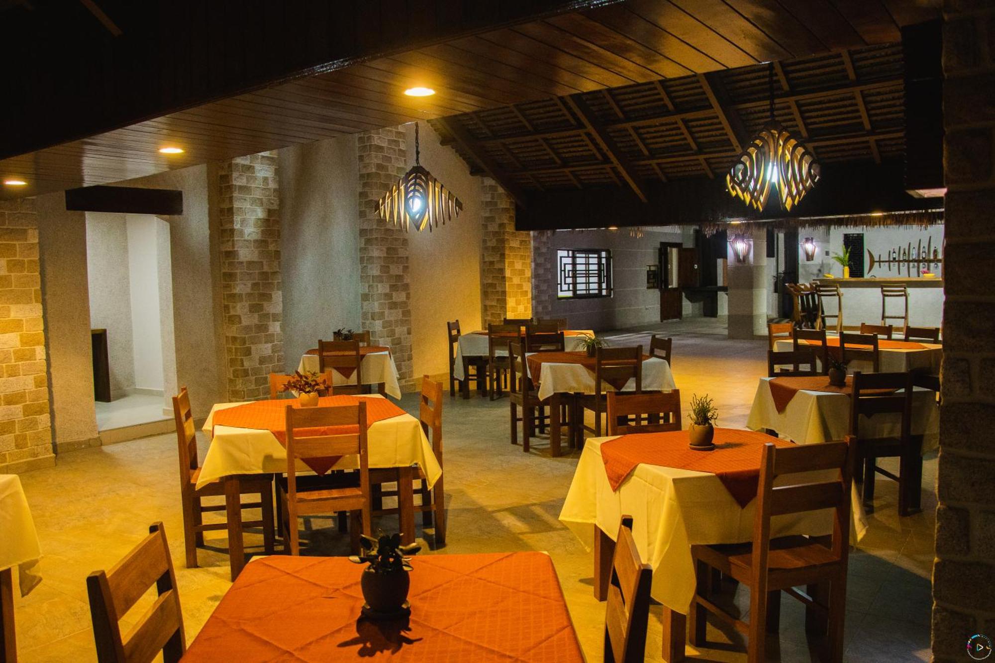 Hotel Baobab Cafe Morondava Bagian luar foto