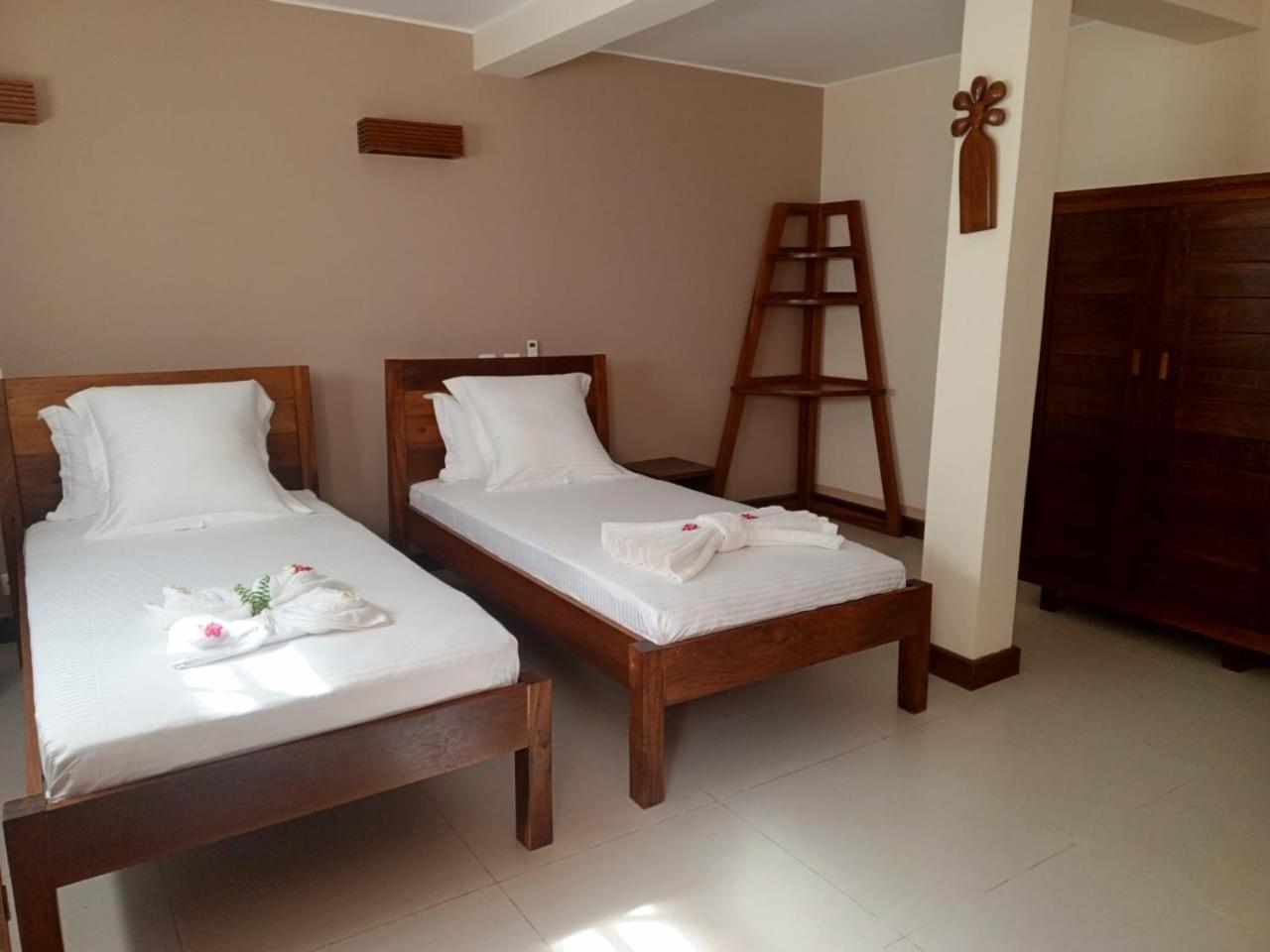 Hotel Baobab Cafe Morondava Bagian luar foto