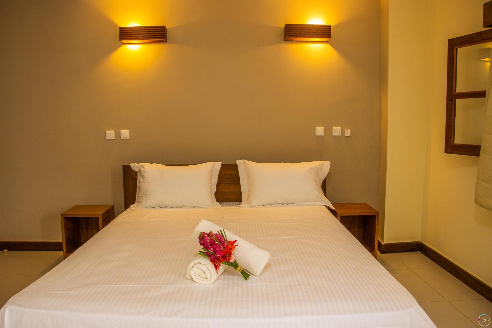 Hotel Baobab Cafe Morondava Bagian luar foto