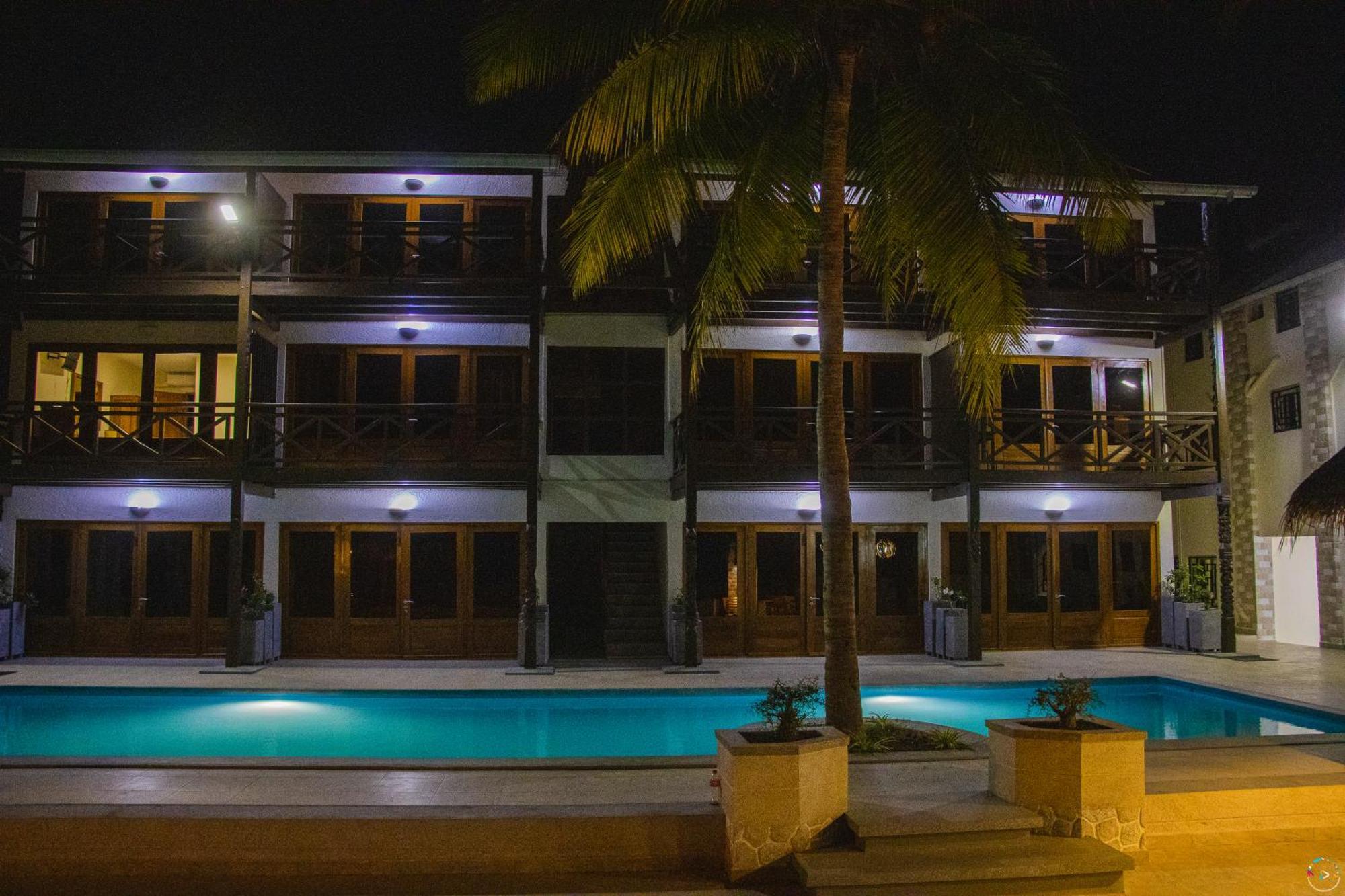 Hotel Baobab Cafe Morondava Bagian luar foto