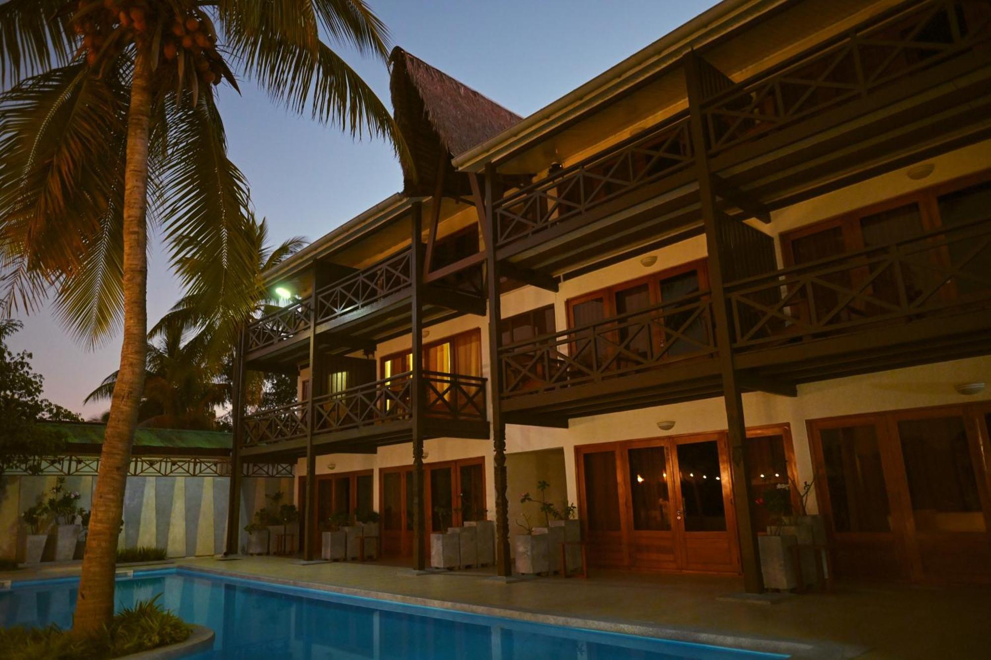 Hotel Baobab Cafe Morondava Bagian luar foto