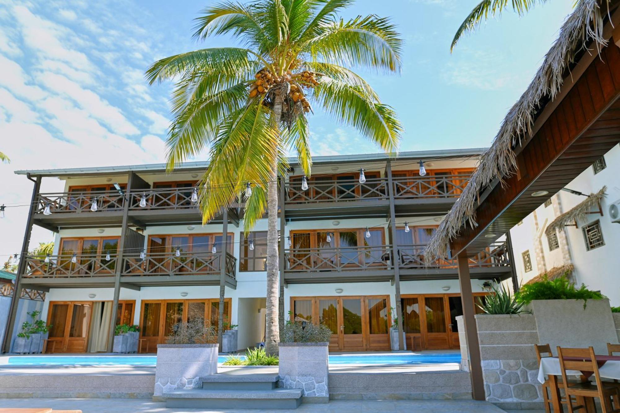 Hotel Baobab Cafe Morondava Bagian luar foto