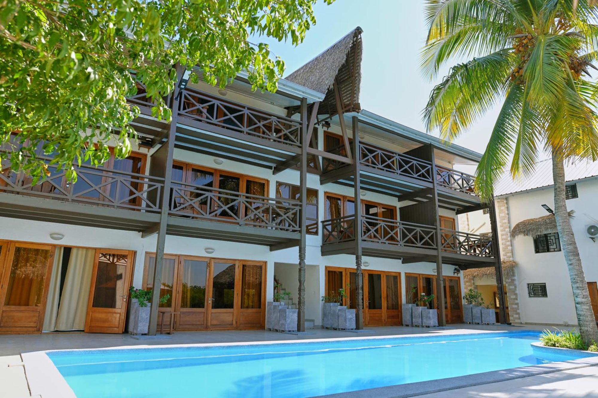 Hotel Baobab Cafe Morondava Bagian luar foto