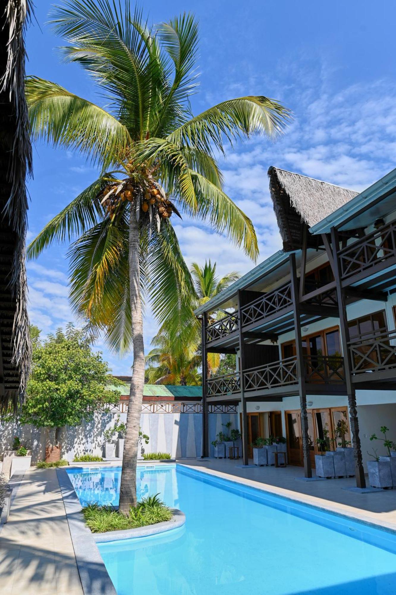 Hotel Baobab Cafe Morondava Bagian luar foto